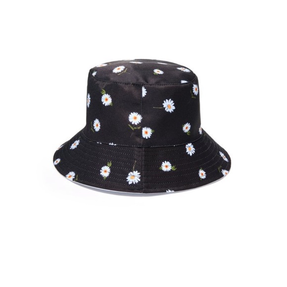 Alice + Olivia Reversible Daisy Bucket Hat - Picture 1 of 3